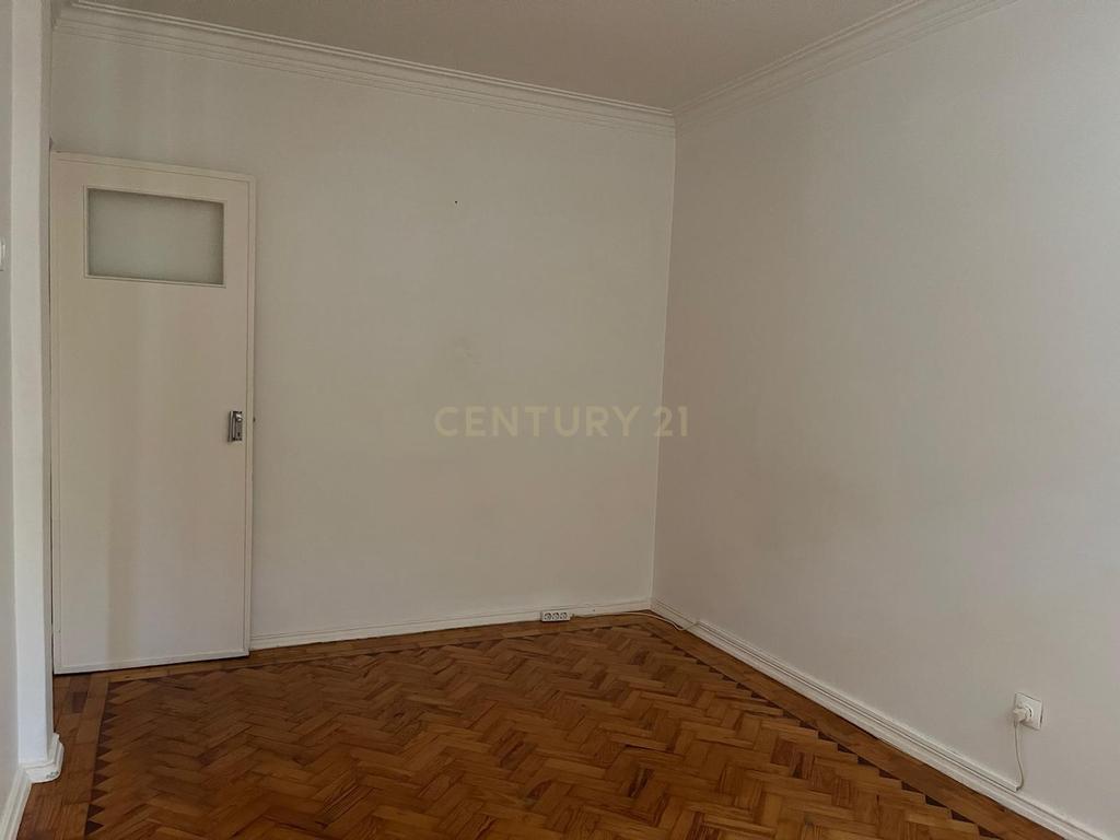 Apartamento T2 em Odivelas - Perto de Todas as Comodidades - Image 1