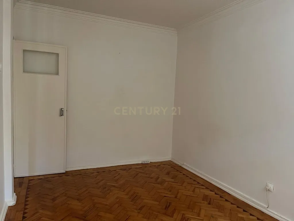 Apartamento T2 em Odivelas - Perto de Todas as Comodidades - Image 1