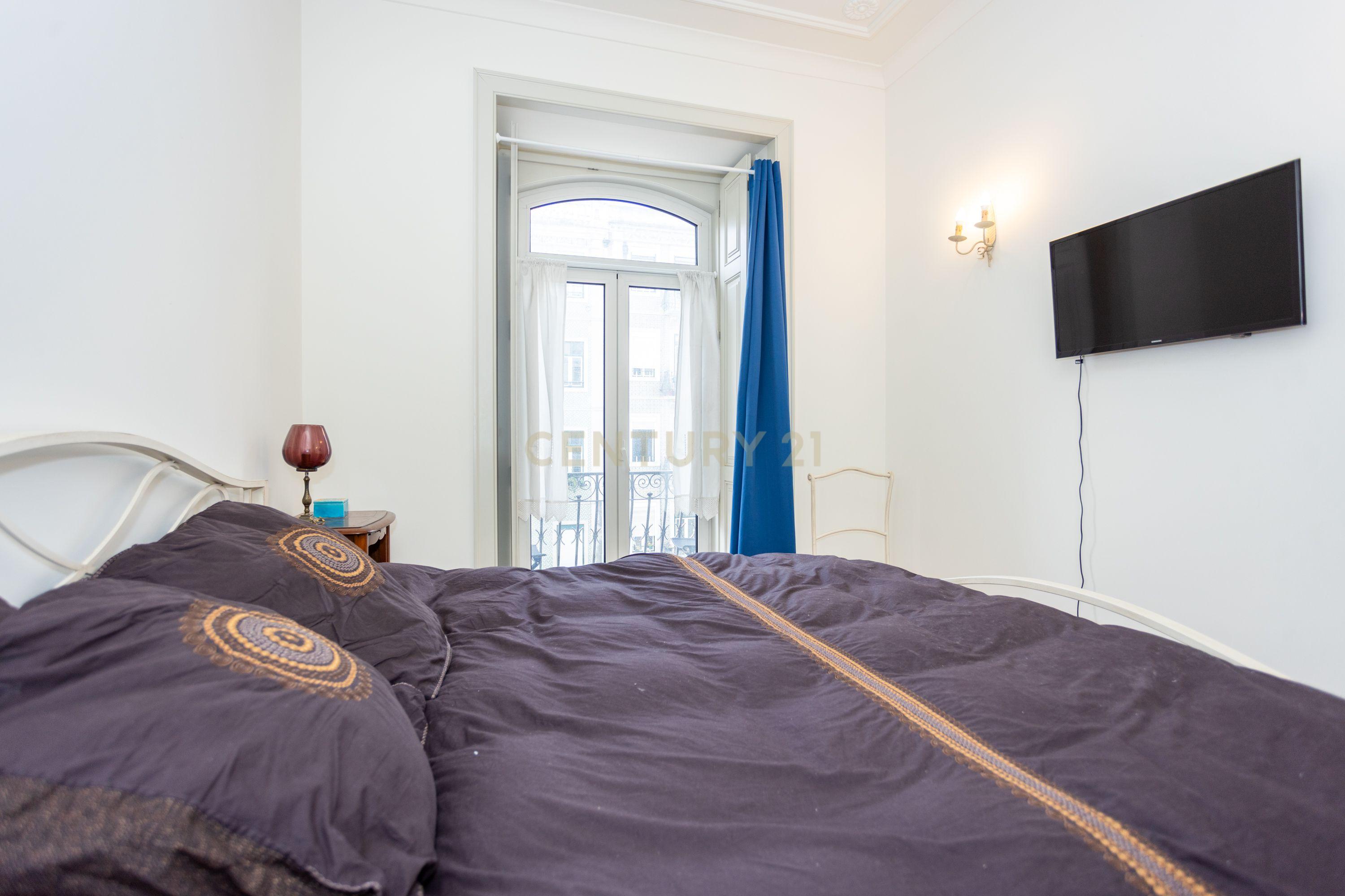 Apartamento T2 Lisboa - Rua Luciano Cordeiro - Image 18