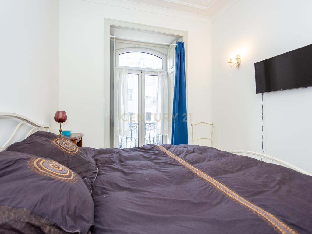 Apartamento T2 Lisboa - Rua Luciano Cordeiro - Image 18