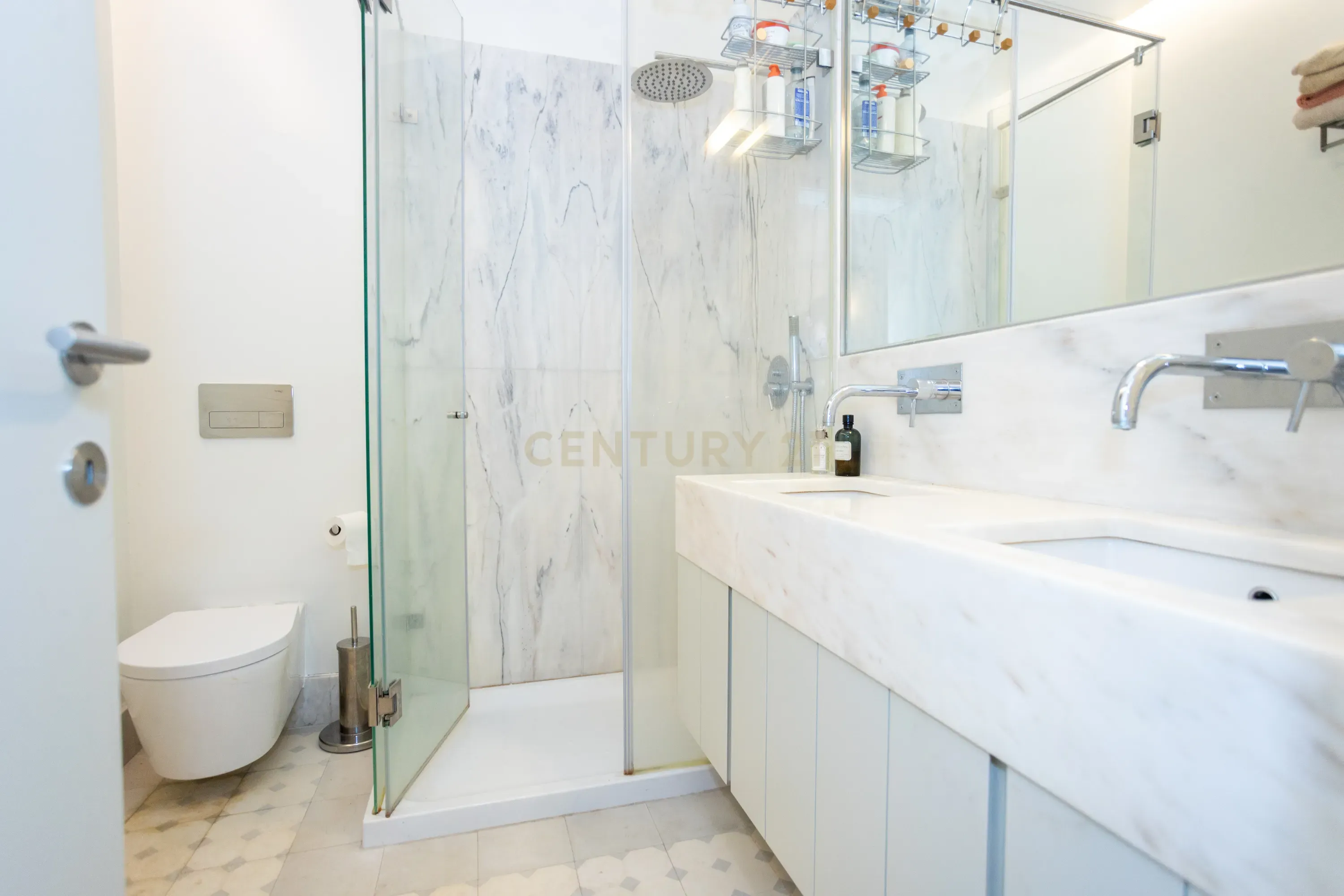 Apartamento T2 Lisboa - Rua Luciano Cordeiro - Image 10
