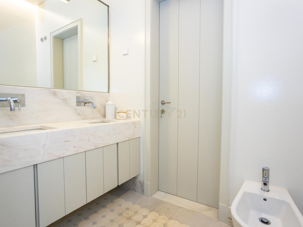 Apartamento T2 Lisboa - Rua Luciano Cordeiro - Image 11