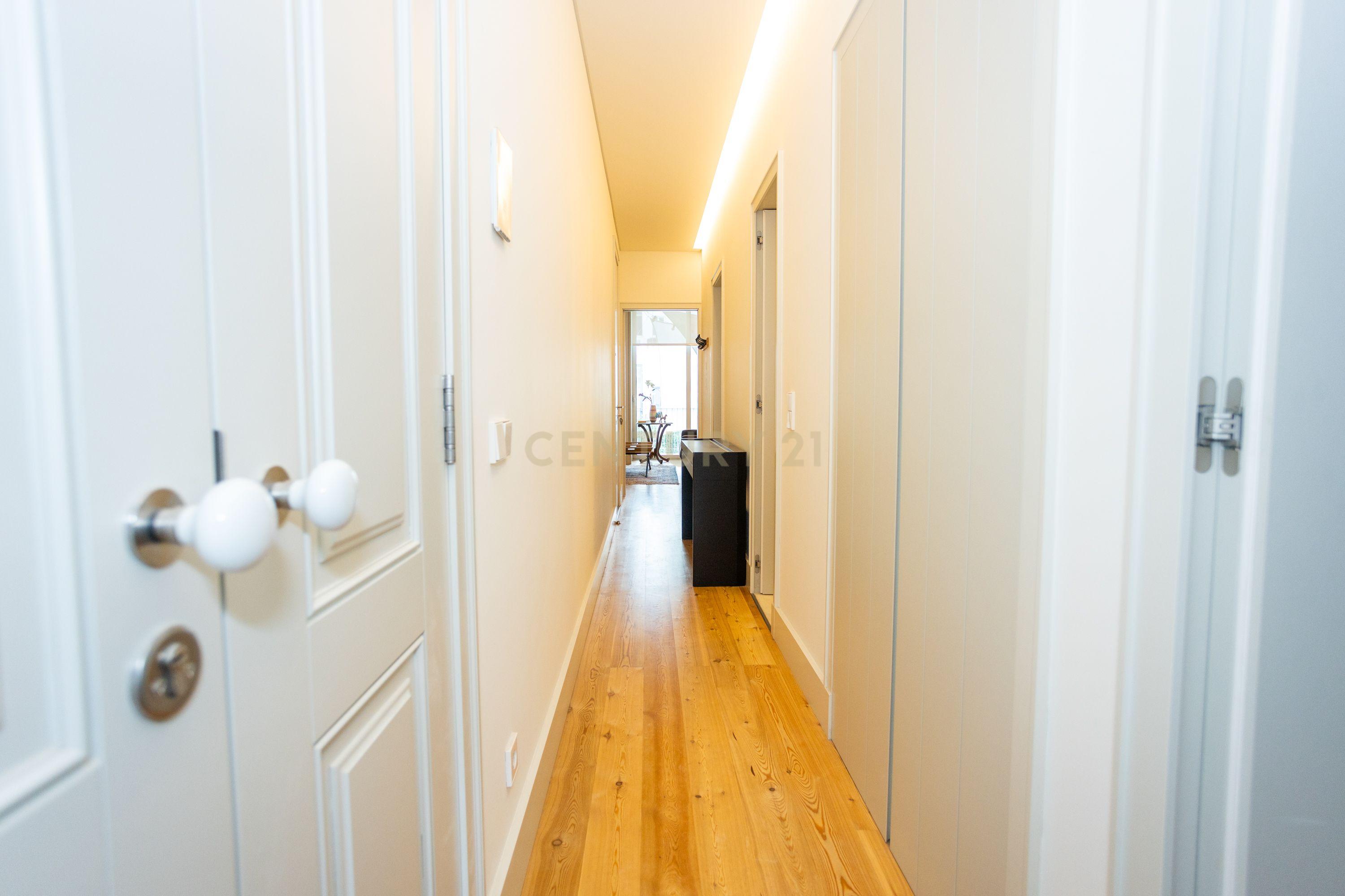 Apartamento T2 Lisboa - Rua Luciano Cordeiro - Image 9