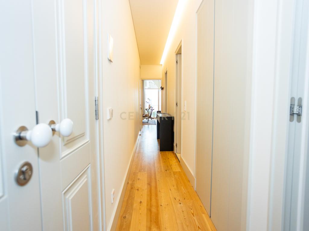 Apartamento T2 Lisboa - Rua Luciano Cordeiro - Image 9