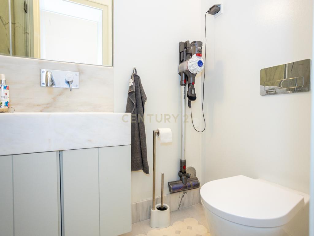 Apartamento T2 Lisboa - Rua Luciano Cordeiro - Image 13