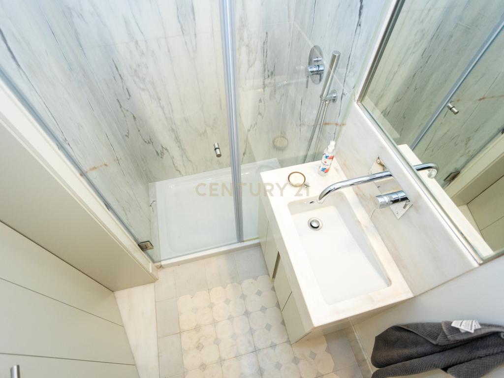 Apartamento T2 Lisboa - Rua Luciano Cordeiro - Image 14
