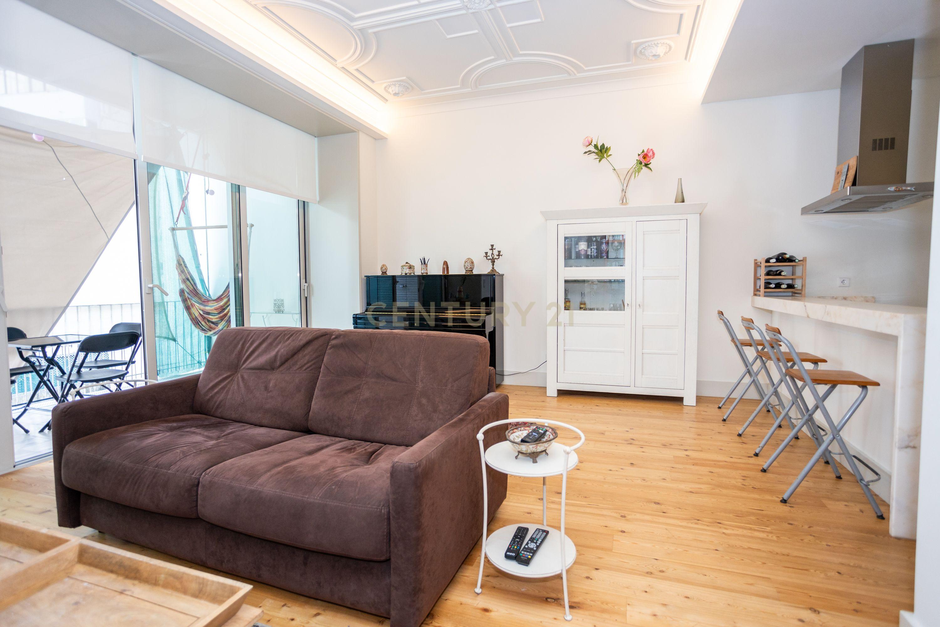 Apartamento T2 Lisboa - Rua Luciano Cordeiro - Image 2