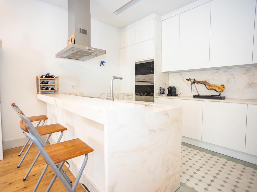 Apartamento T2 Lisboa - Rua Luciano Cordeiro - Image 3