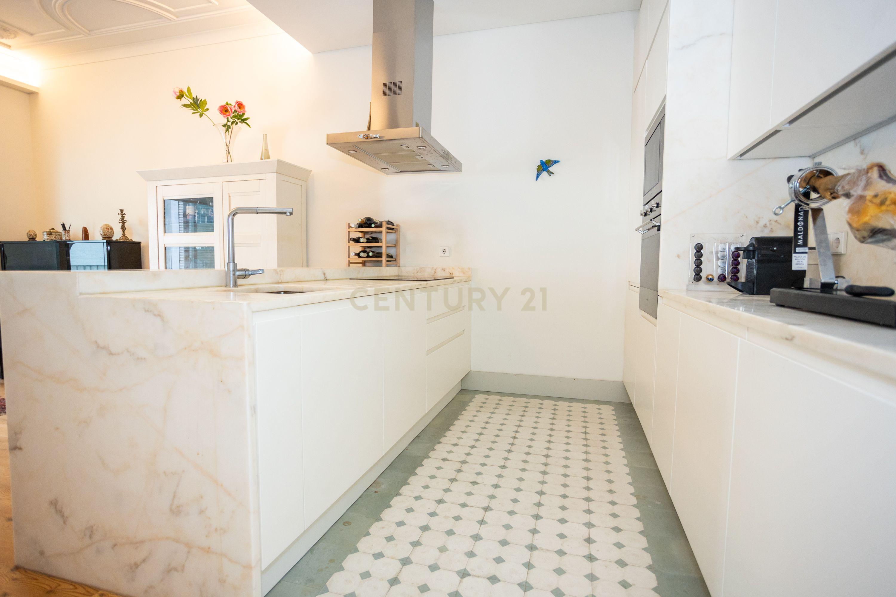 Apartamento T2 Lisboa - Rua Luciano Cordeiro - Image 4