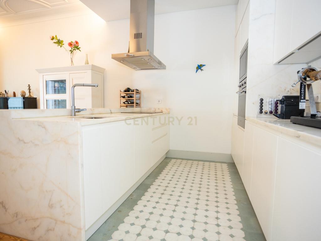 Apartamento T2 Lisboa - Rua Luciano Cordeiro - Image 4
