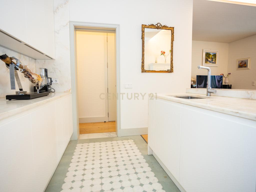 Apartamento T2 Lisboa - Rua Luciano Cordeiro - Image 5