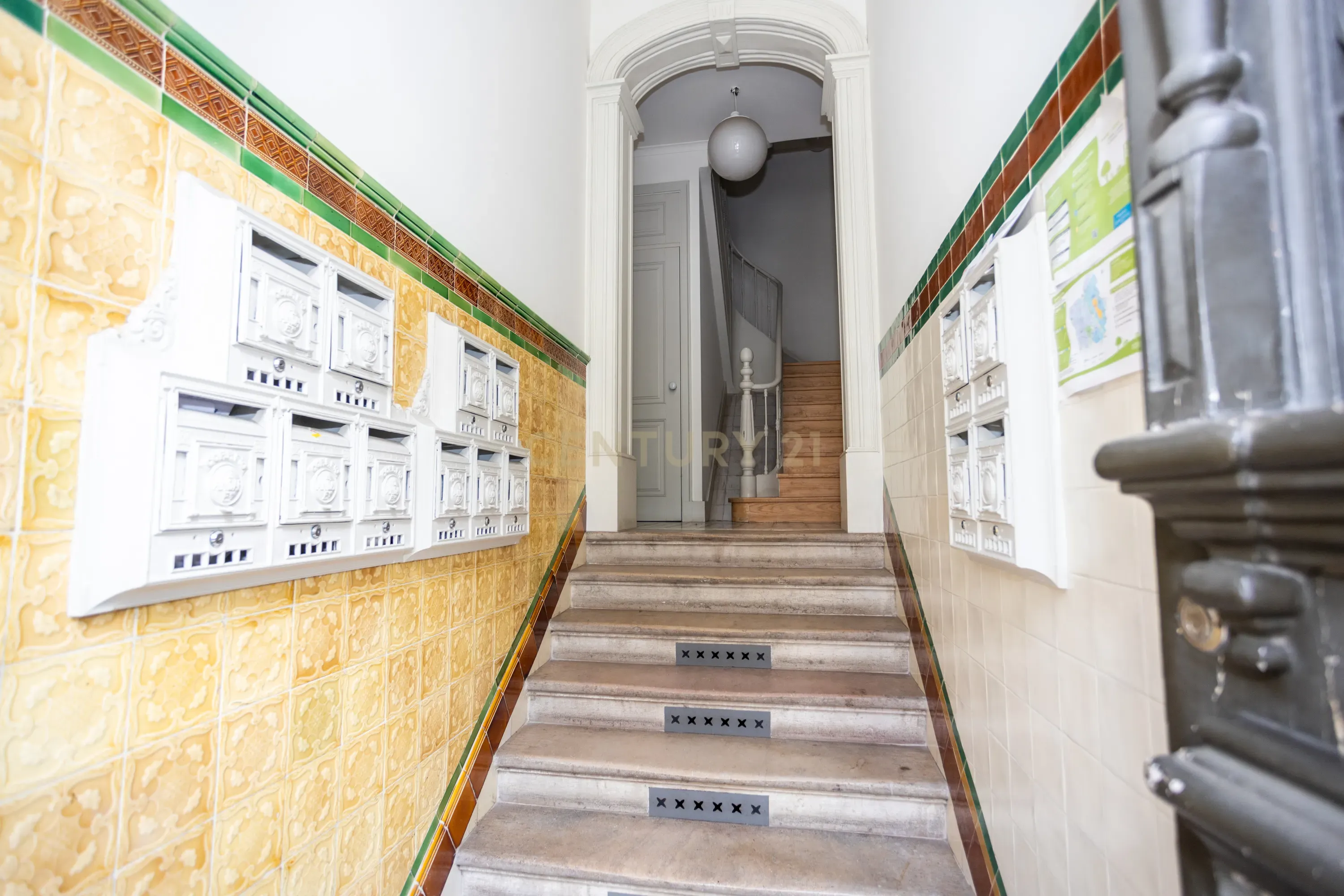 Apartamento T2 Lisboa - Rua Luciano Cordeiro - Image 20