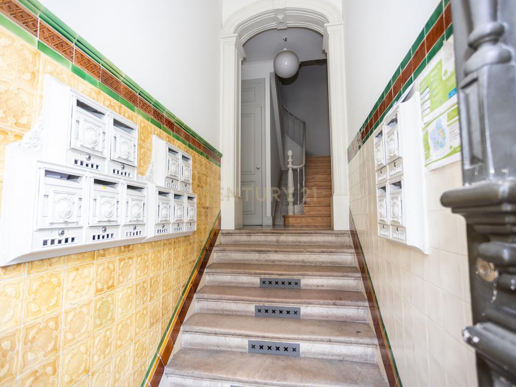Apartamento T2 Lisboa - Rua Luciano Cordeiro - Image 20