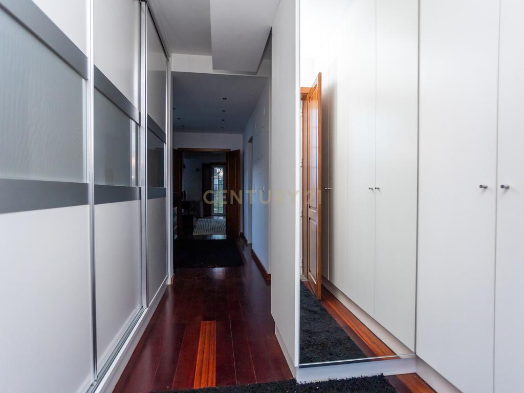 Venda de Moradia em Santo Estevão - Ano 2004 - 400m² de Área Bruta de Construção - 22.200m² de Terreno* - Image 9