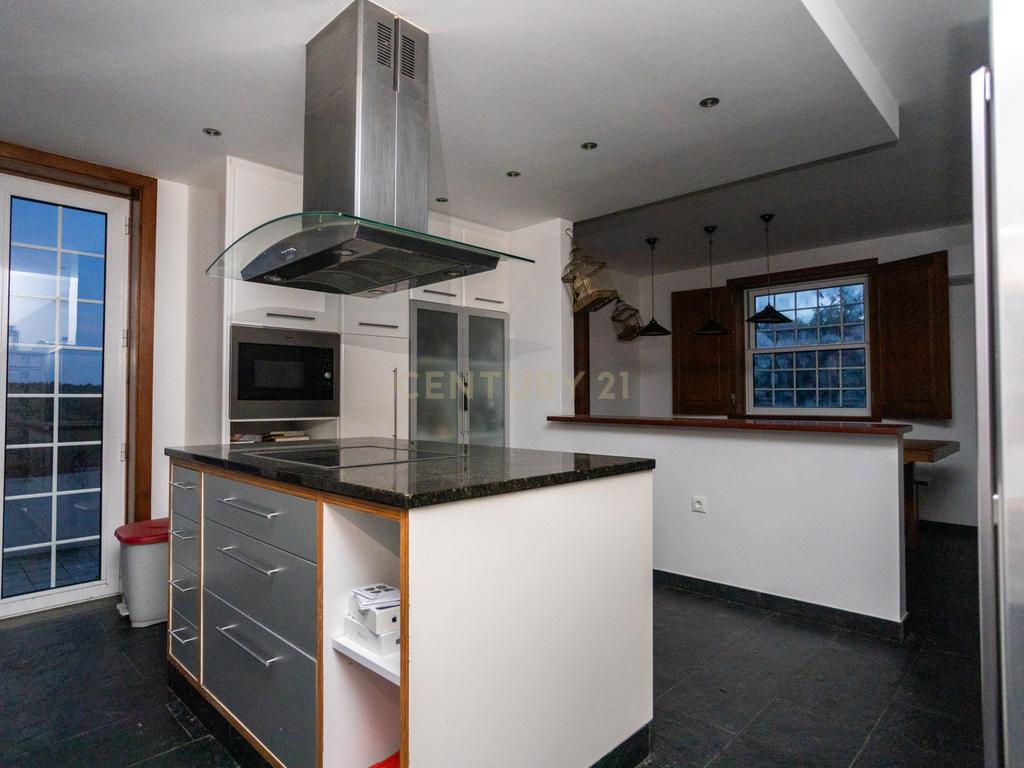 Venda de Moradia em Santo Estevão - Ano 2004 - 400m² de Área Bruta de Construção - 22.200m² de Terreno* - Image 25