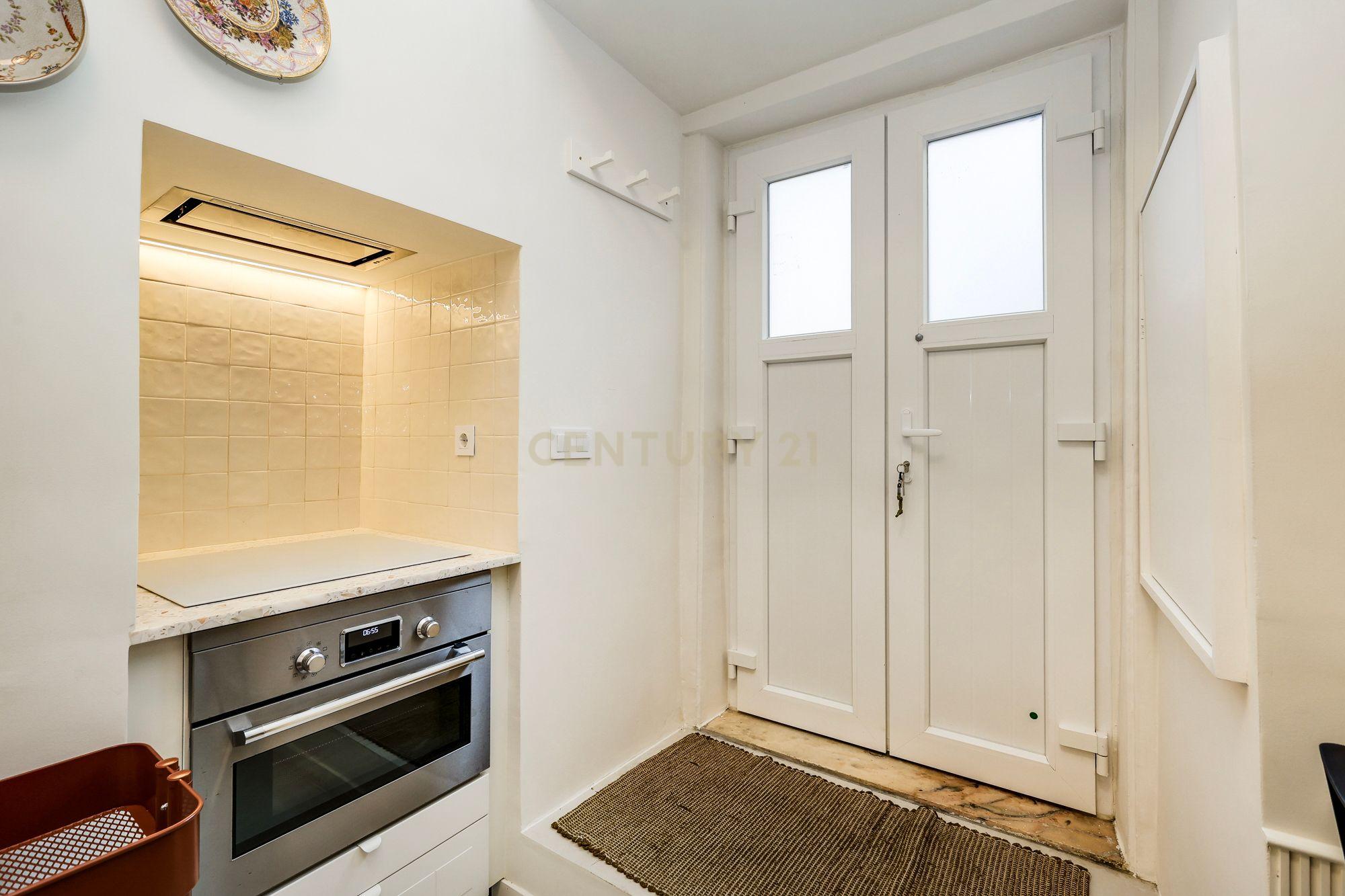 Fotografia 9 de Charming Renovated One-Bedroom Apartment in the Heart of Lapa — Utilities Included