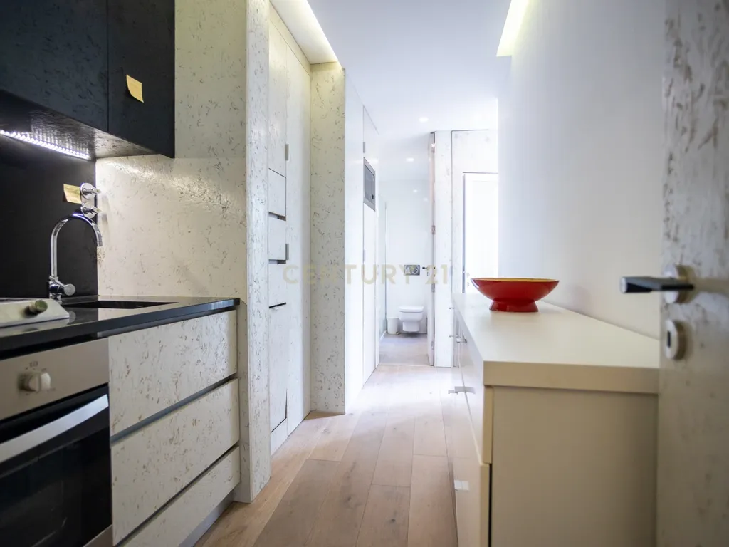 Apartamento T1+1 com logradouro a venda em Campo de Ourique! - Image 4