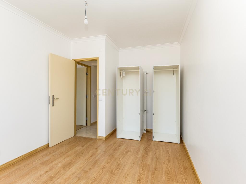 T2 RENOVADO NA SOBREDA - Image 9