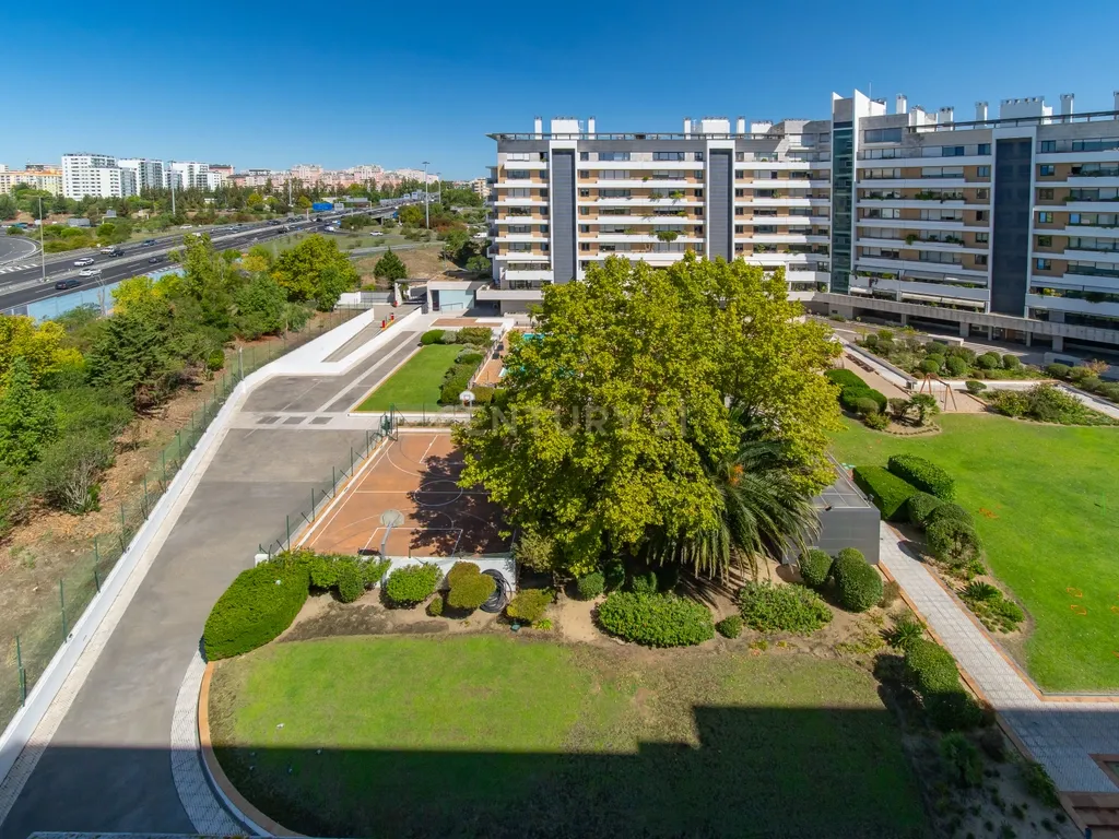 Apartamento T2 de Luxo Mobilado para arrendamento no Condomínio Pateo Central - Image 5