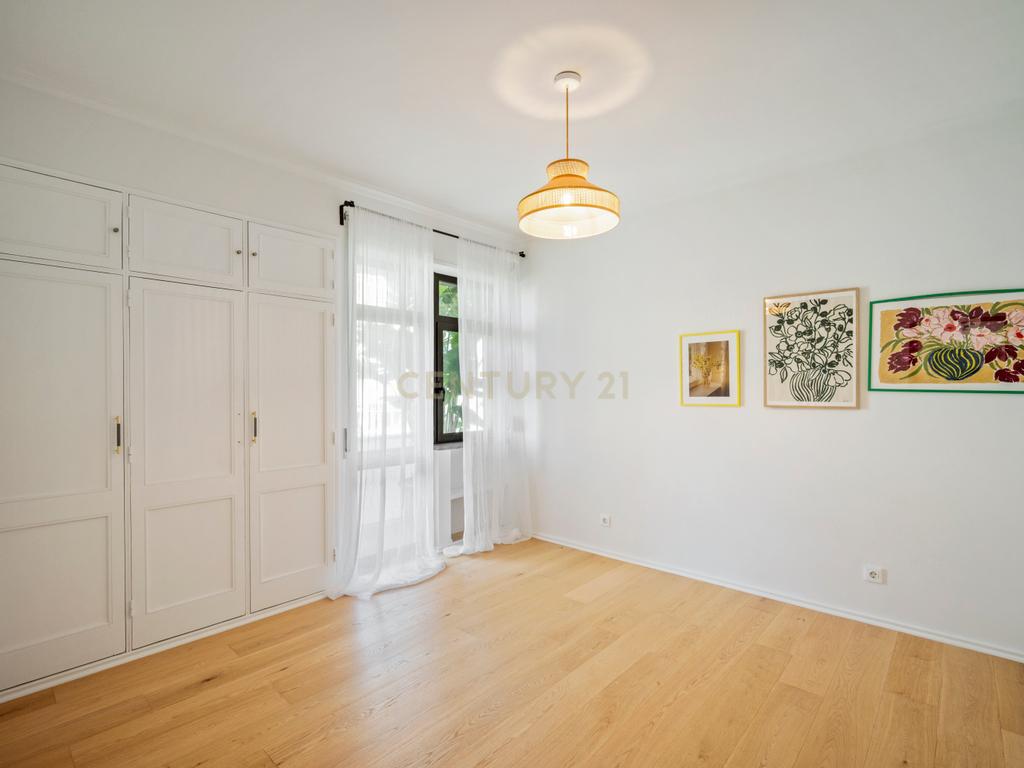 Moradia T5 - Estoril  - Image 16