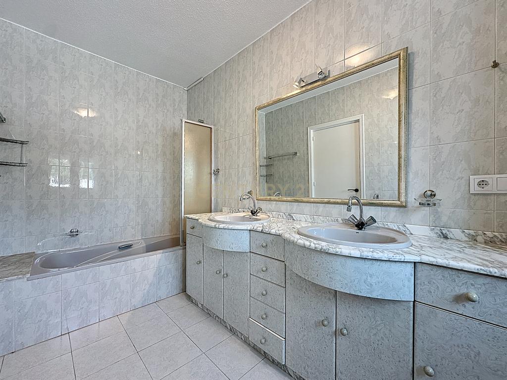  - Image 12