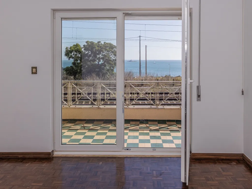 T4 em Oeiras com Vista de Mar - Image 5