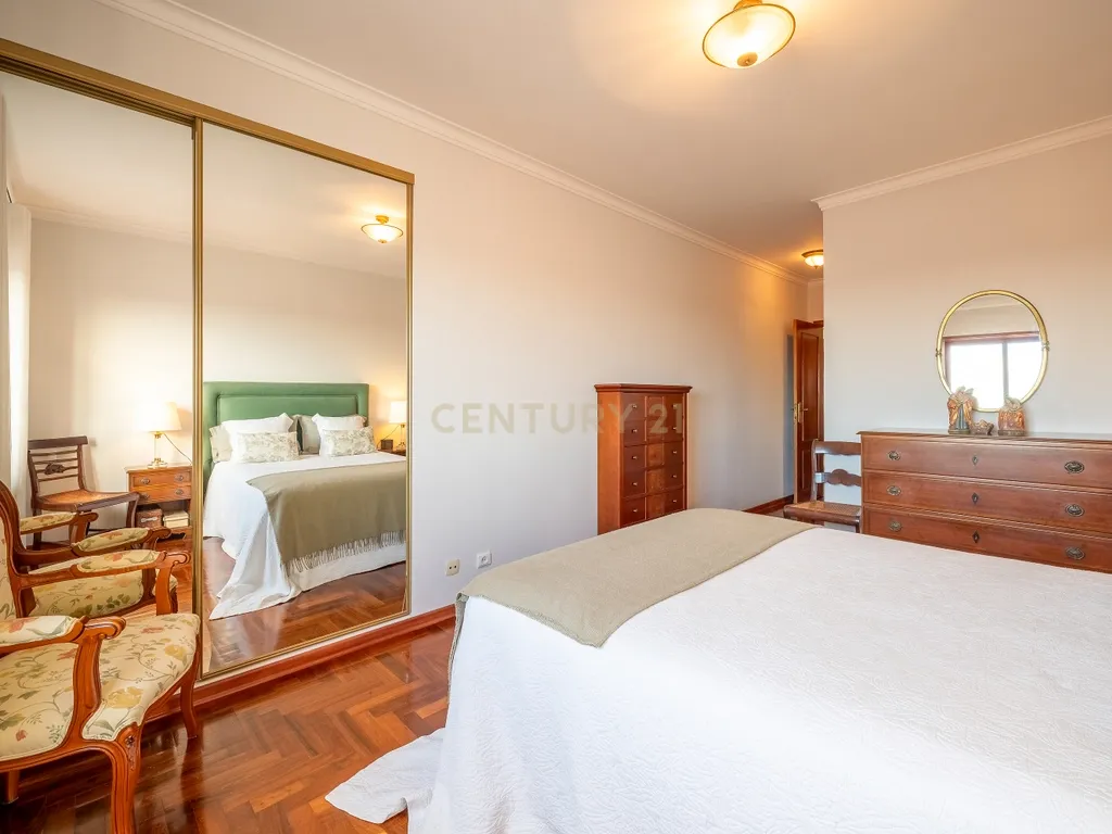 Apartamento T3, com Box de 85 m2 e Arrecadação em Odivelas - Image 11