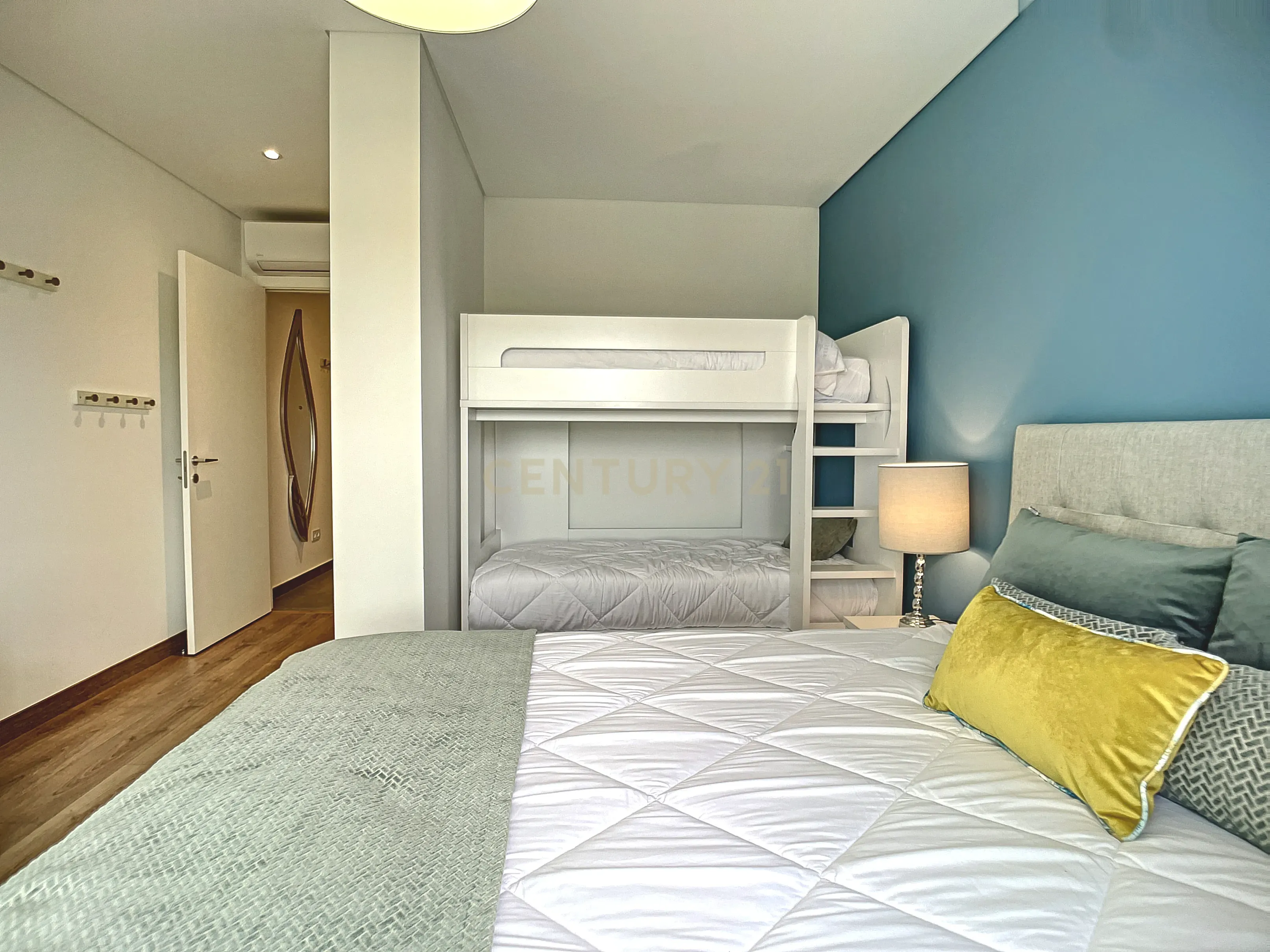 Duplex inserido no condomínio de luxo em Nazaré - Image 27