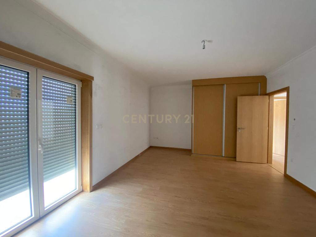 Moradia T4 em Mirandela com Vista Panorâmica - Image 23