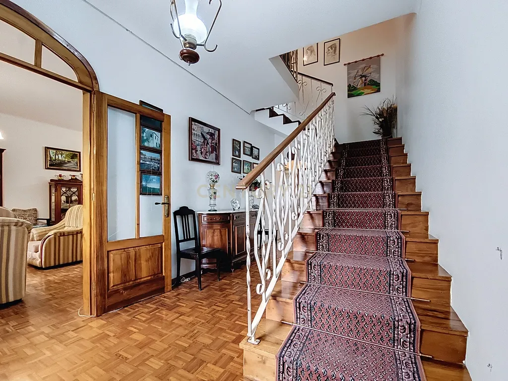 Casa Espetacular em Ponta Delgada com Jardim e Garagem - Image 19