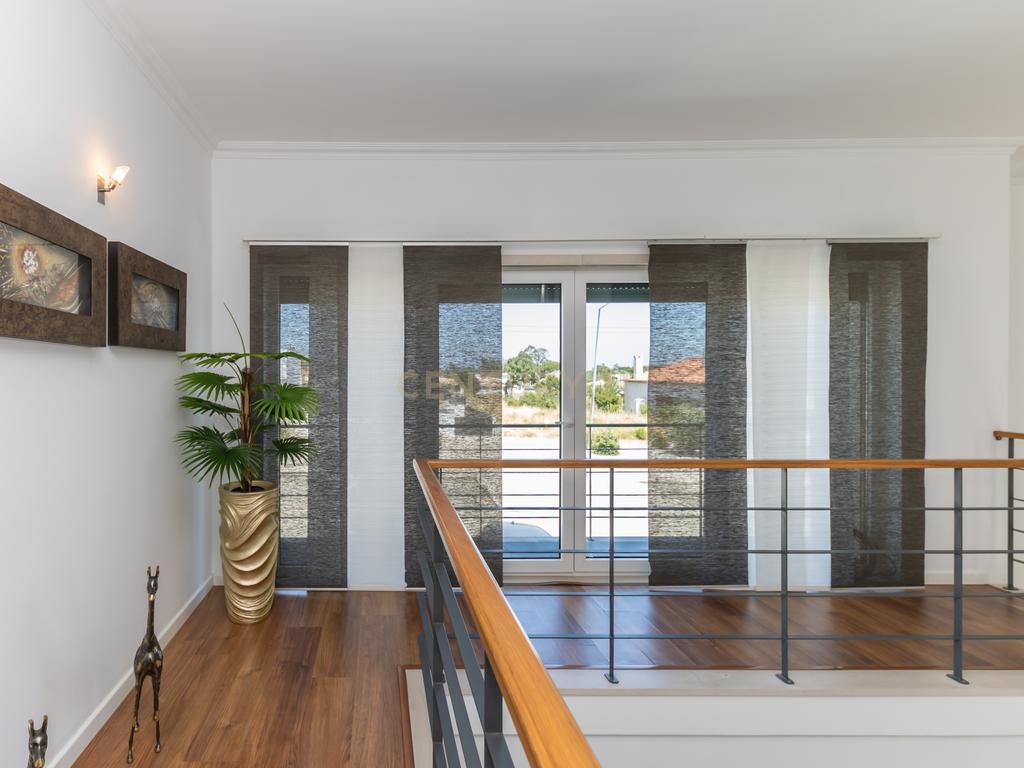 🌳 Moradia T4 Isolada com Jardim e Terraço na Quinta da Serralheira 🌞 - Image 55