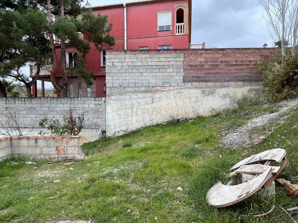 Terreno Urbano em Granada com Vista Panorâmica e Acessos Fáceis - Image 11