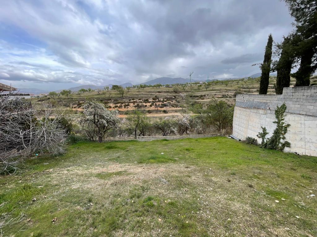Terreno Urbano em Granada com Vista Panorâmica e Acessos Fáceis - Image 4