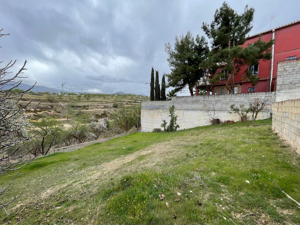 Terreno Urbano em Granada com Vista Panorâmica e Acessos Fáceis - Image 6