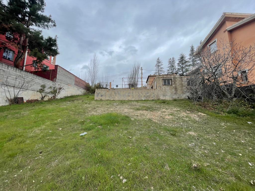 Terreno Urbano em Granada com Vista Panorâmica e Acessos Fáceis - Image 8