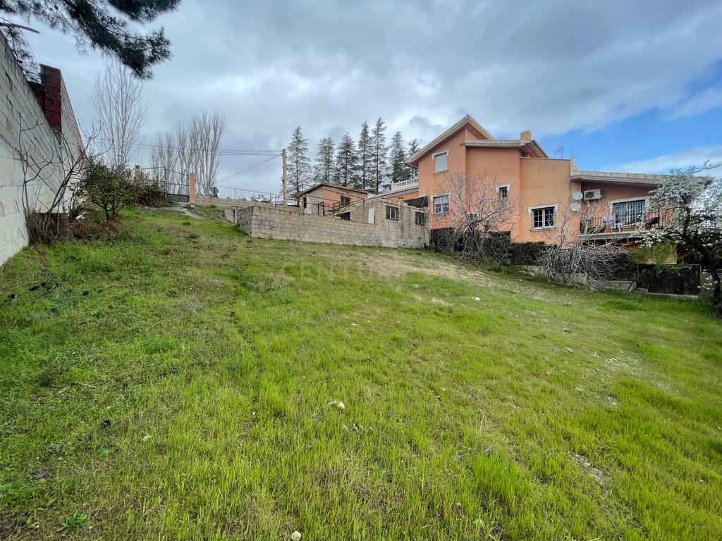 Terreno Urbano em Granada com Vista Panorâmica e Acessos Fáceis - Image 10