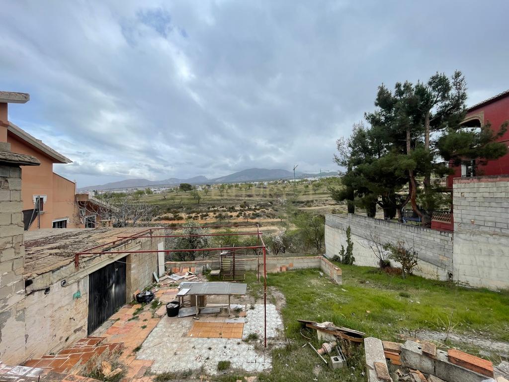 Terreno Urbano em Granada com Vista Panorâmica e Acessos Fáceis - Image 9