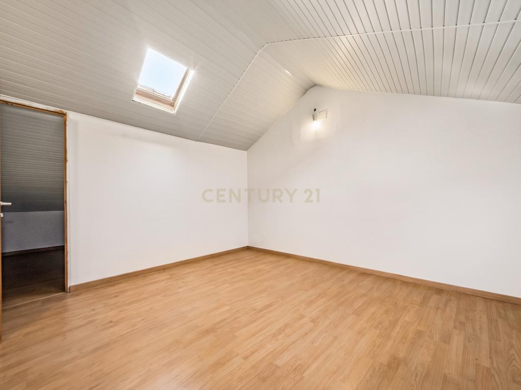 Moradia Geminada T3 com excelentes áreas, terreno e localização privilegiada em Fernão Ferro - Image 37