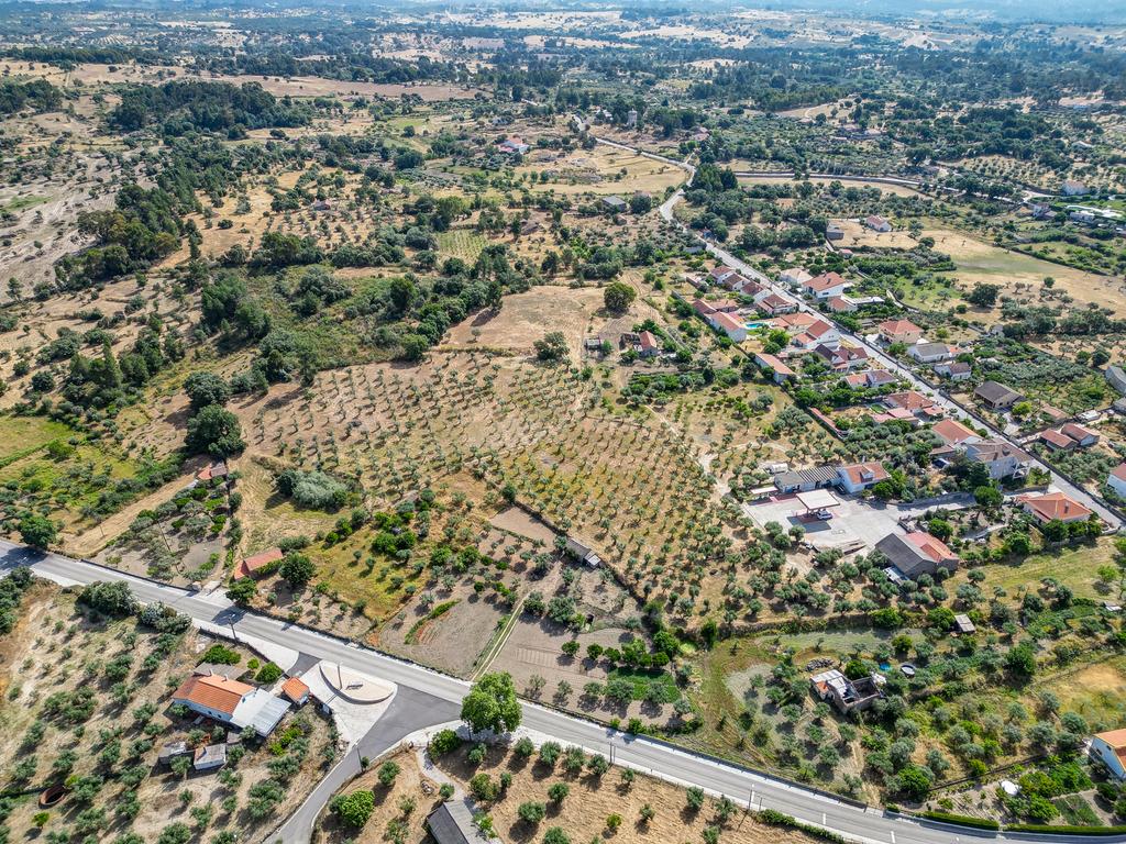 OPORTUNIDADE 360º – Moradia T3 + Posto de Combustível GALP + Terrenos (36 000 m²) - Image 7