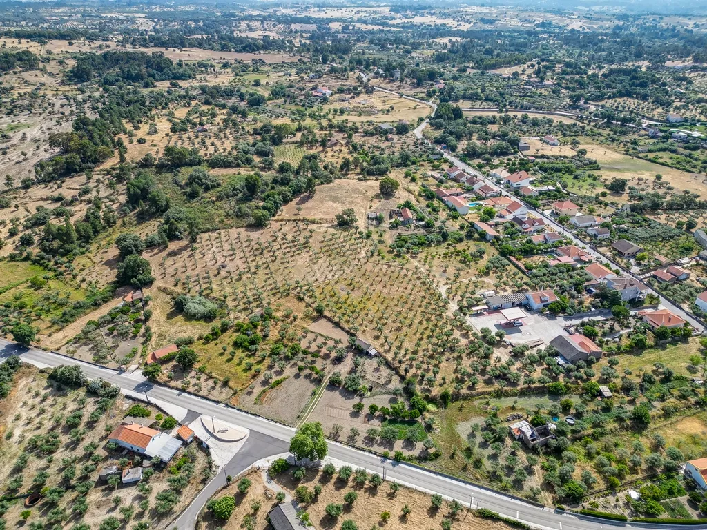 OPORTUNIDADE 360º – Moradia T3 + Posto de Combustível GALP + Terrenos (36 000 m²) - Image 7