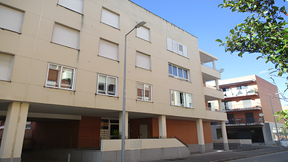 Apartamento T3 Urbanização Quinta Fonte da Prata - Image 1