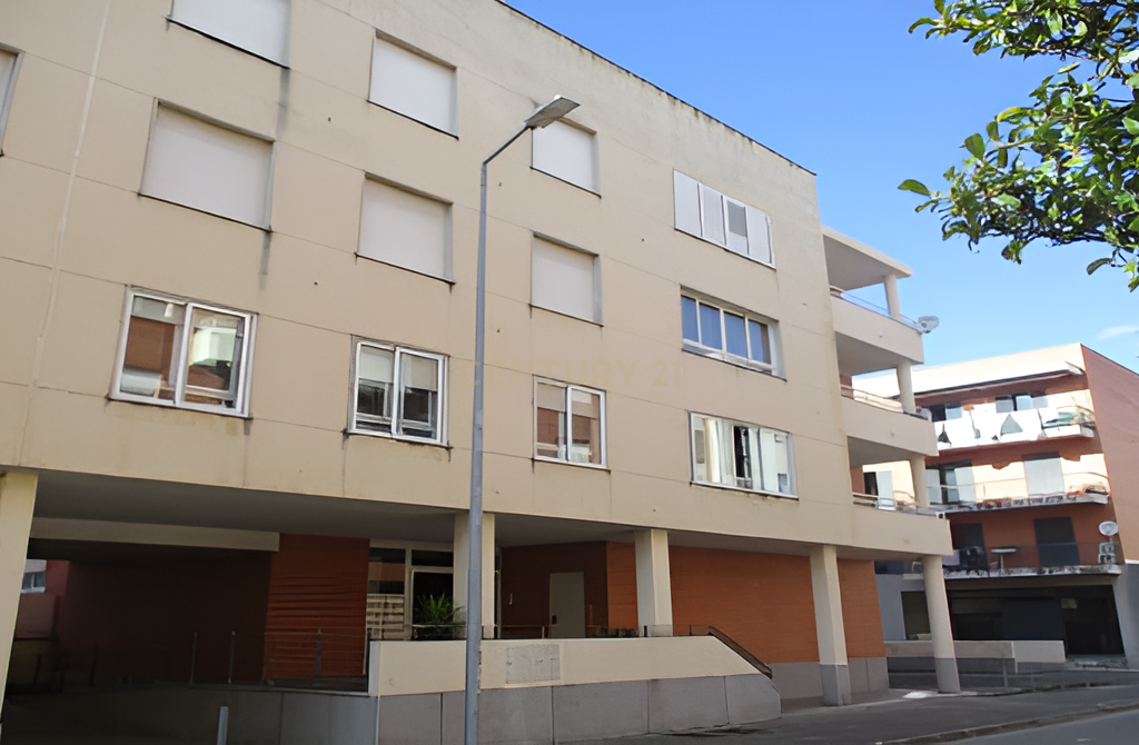 Apartamento T3 Urbanização Quinta Fonte da Prata - Image 1