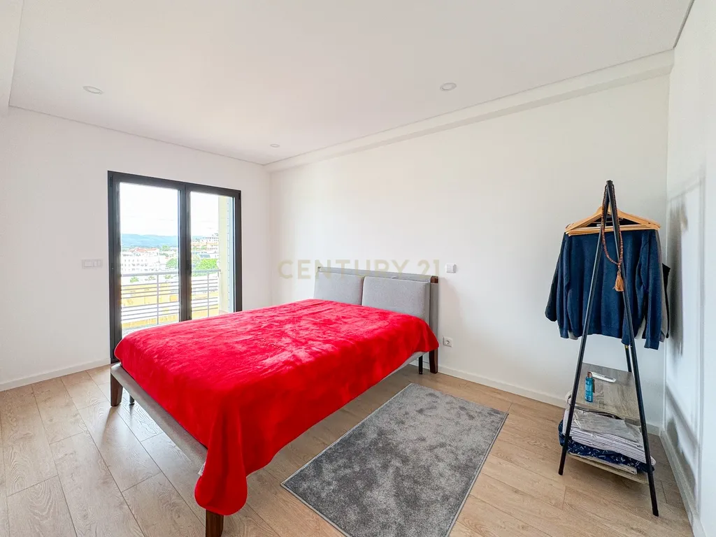 Apartamento T3 Remodelado com garagem em Braga | Próximo do Centro Histórico - Image 21