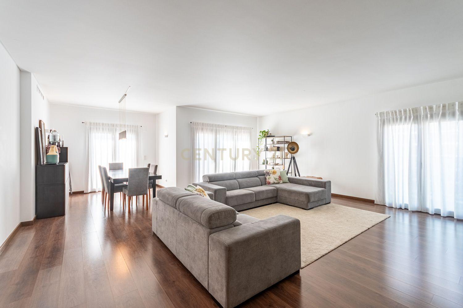 Apartamento T4 à venda em Sacavém e Prior Velho, €895.000