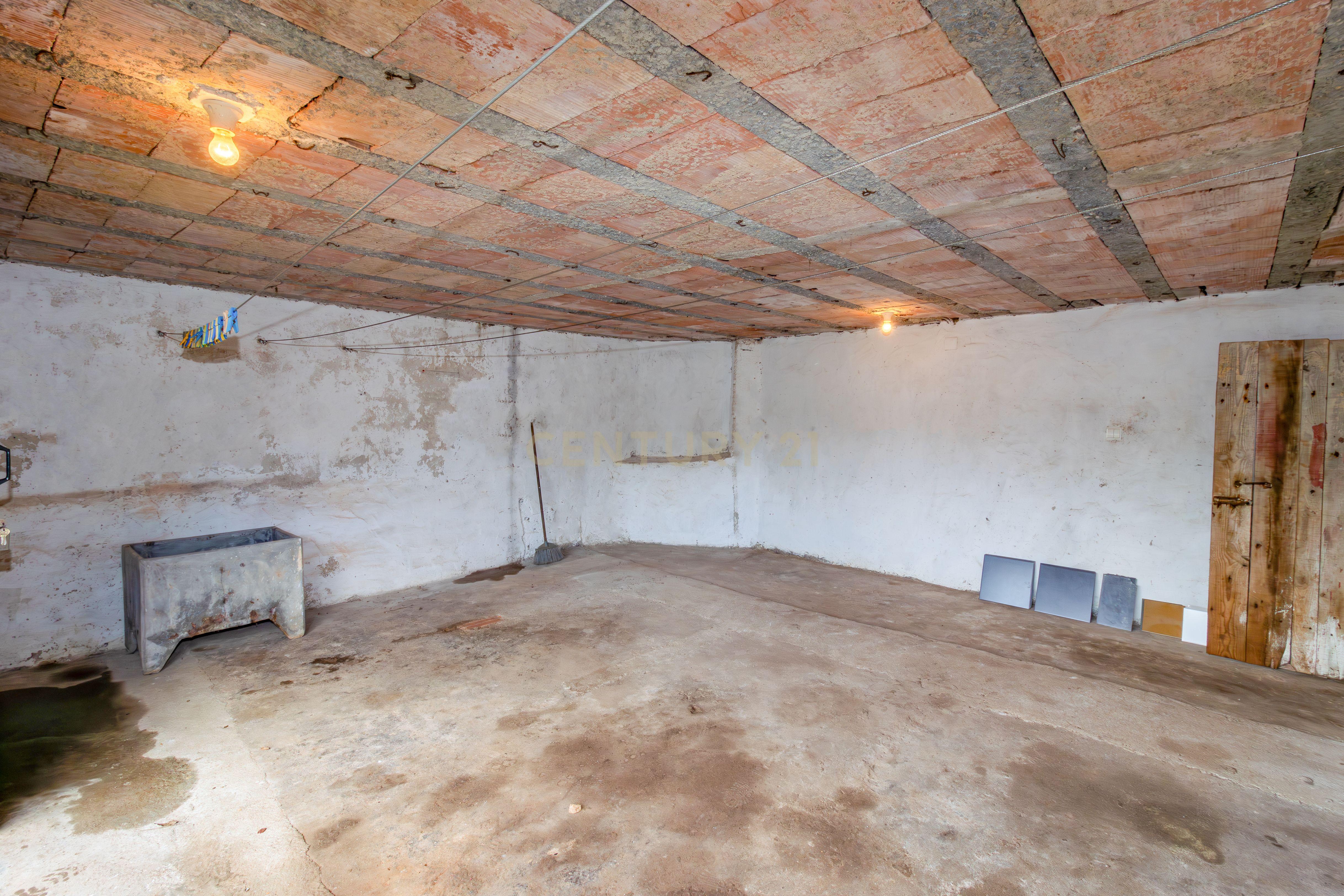 Moradia Isolada T3 em Arrimal, Porto de Mós – Com Terreno, Garagem e Anexos - Image 25