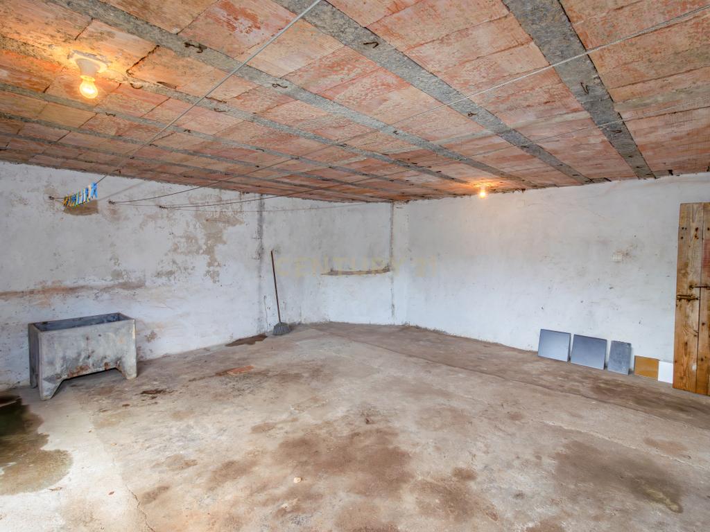Moradia Isolada T3 em Arrimal, Porto de Mós – Com Terreno, Garagem e Anexos - Image 25