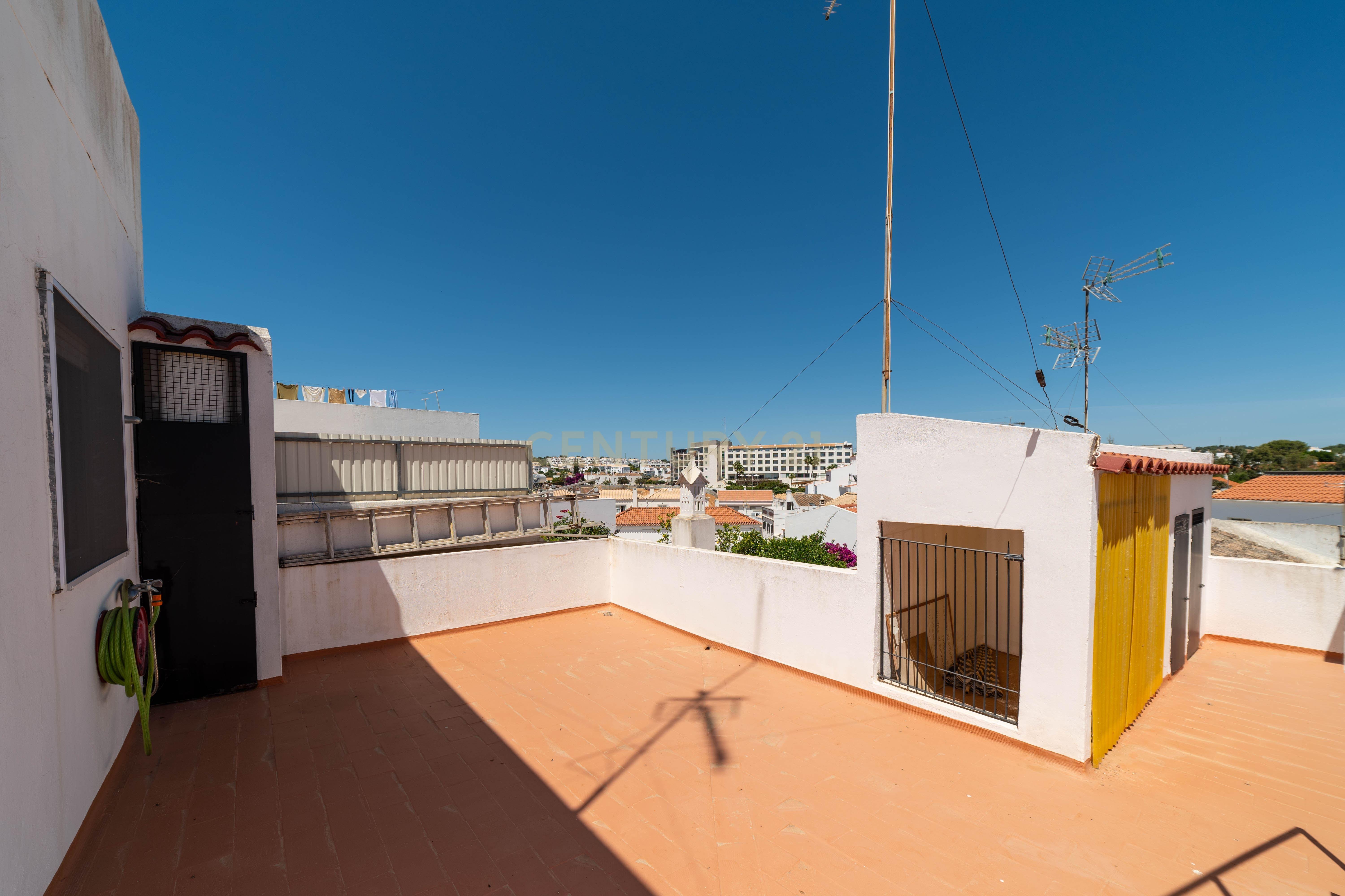 Moradia T3 com Espaço Comercial no Centro de Tavira – Largo de São Brás - Image 32
