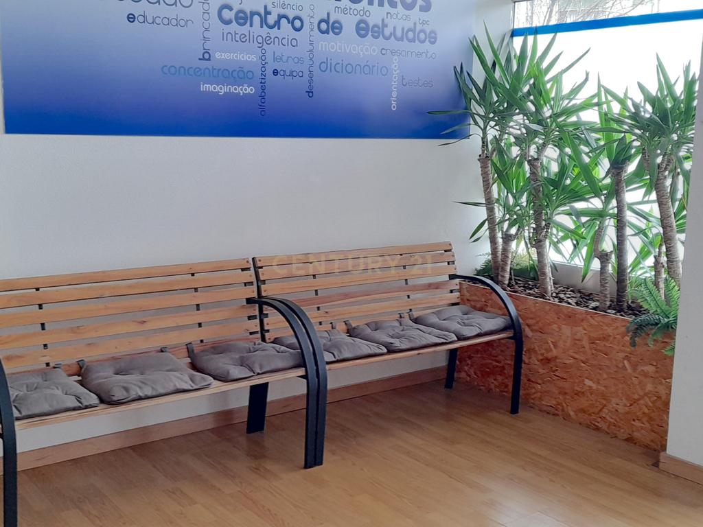 Grandioso Centro de Estudos em pleno funcionamento com diversos serviços no concelho de Matosinhos, Porto - Image 19