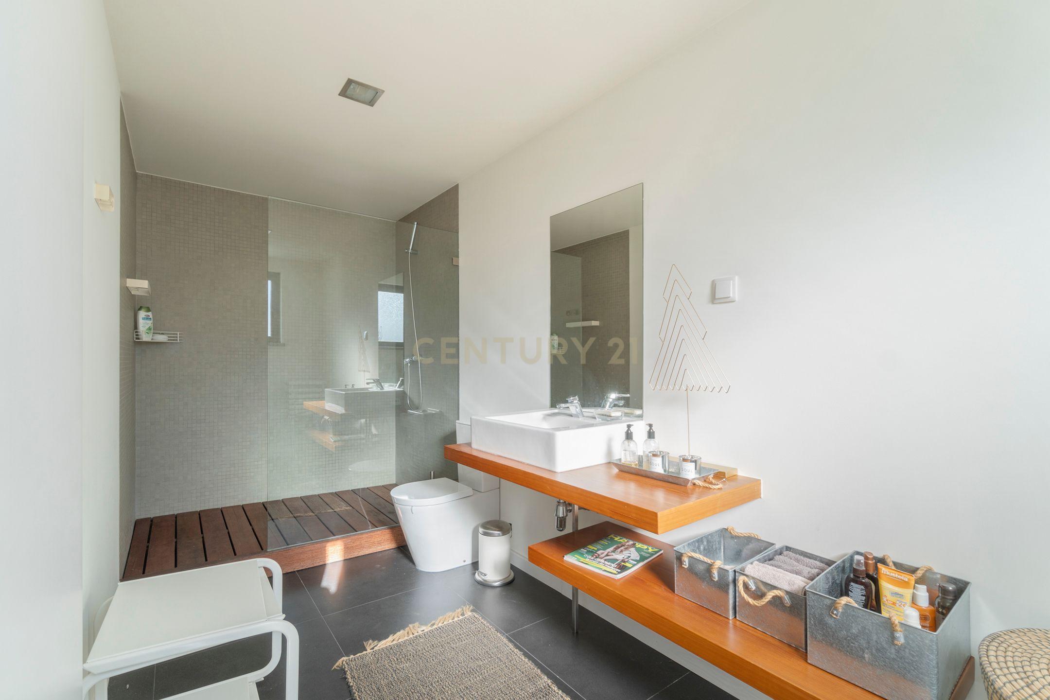 🏡 Luxo em Cada Detalhe: Moradia Exclusiva em Birre, Cascais - Image 32