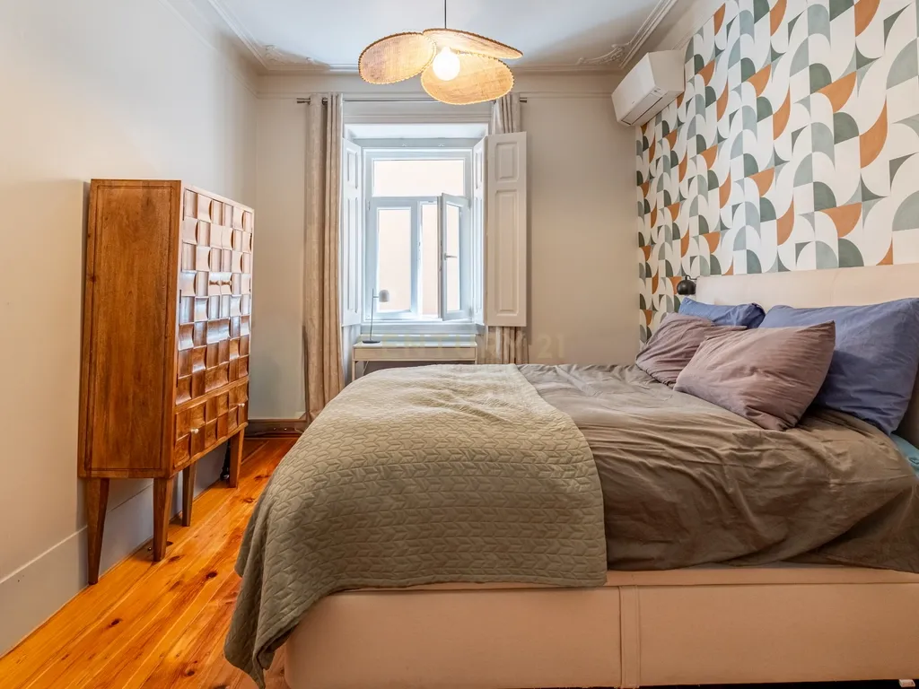 Apartamento T4 Renovado em Santo António, Lisboa — Onde a elegância se sente em cada detalhe - Image 11